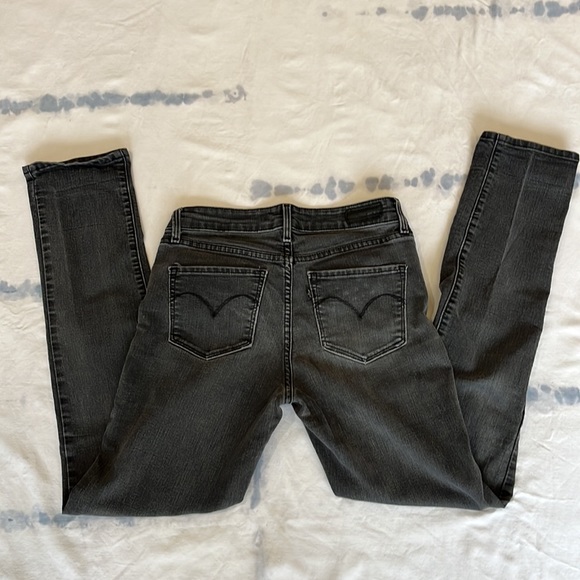 Levi’s brand. Black washed mid rise slim Sz 4/27 - Picture 3 of 3